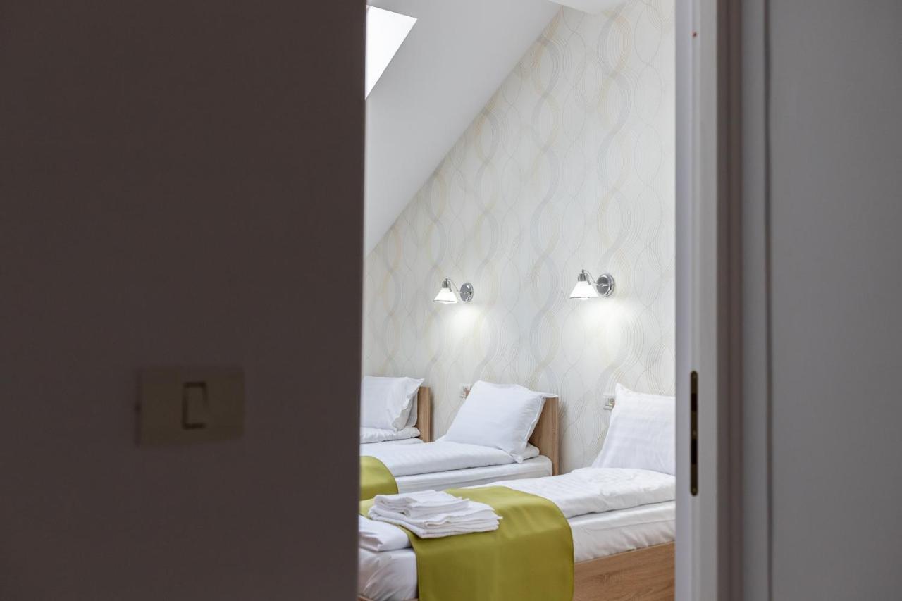 Marconi Guesthouse Hunedoara Eksteriør billede