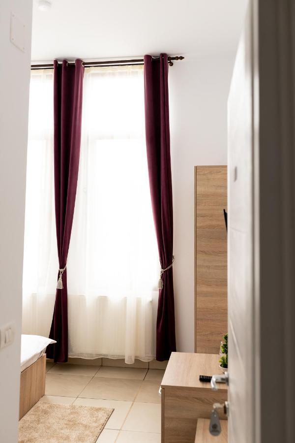 Marconi Guesthouse Hunedoara Eksteriør billede