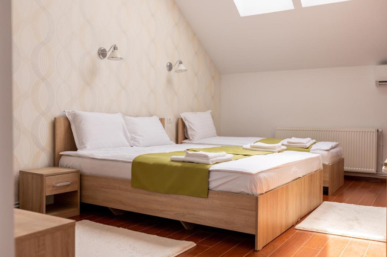 Marconi Guesthouse Hunedoara Eksteriør billede